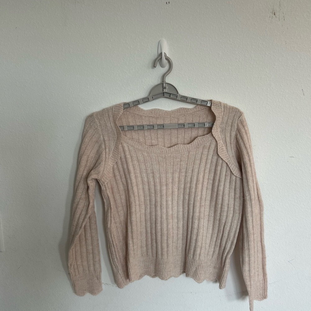 Women’s Tan Long Sleeve Sweater with A Scalloped Neck 

Size 2X